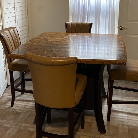 Kitchen table - Picture 1 of 2